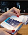 Chusteczki wyłapujące kolor Boosto Colour Catcher. Wystarczy wrzucić chusteczkę do bębna pralki, by bezpiecznie prać tkaniny o różnych kolorach razem.