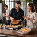 Wkłady papierowe do frytkownicy Air Fryer Gosia na spotkania z bliskimi! Umożliwiają szybkie serwowanie gorących przekąsek bez brudzenia kosza urządzenia i talerzy. Czystość, wygoda i oszczędność czasu ze sprytnymi patentami Gosia!